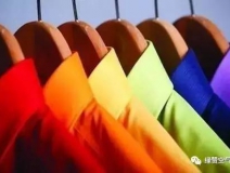 新買(mǎi)的衣服殘留甲醛居然是正常的！光靠洗能去掉嗎？