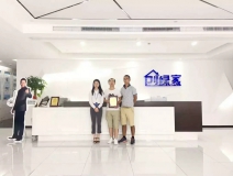 熱烈祝賀劉總、汪總簽約創(chuàng)綠家荊州市縣級代理